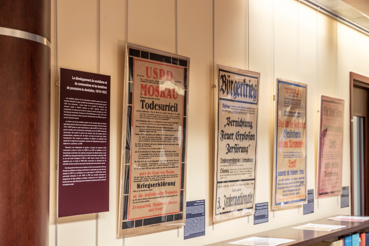 L'exposition d’affiches rares à La Bibliothèque des livres rares et collections spéciales