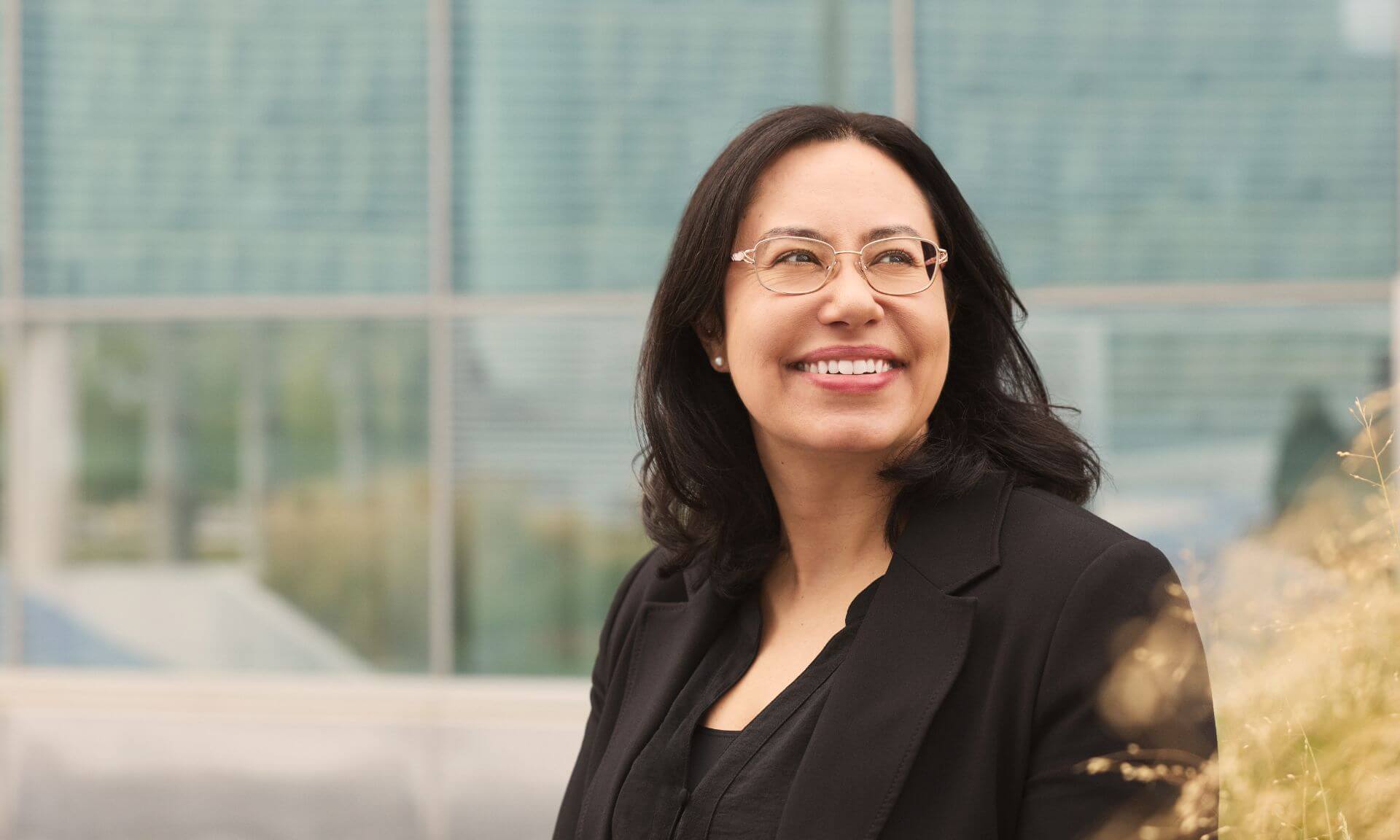 Julie Hlavacek Larrondo