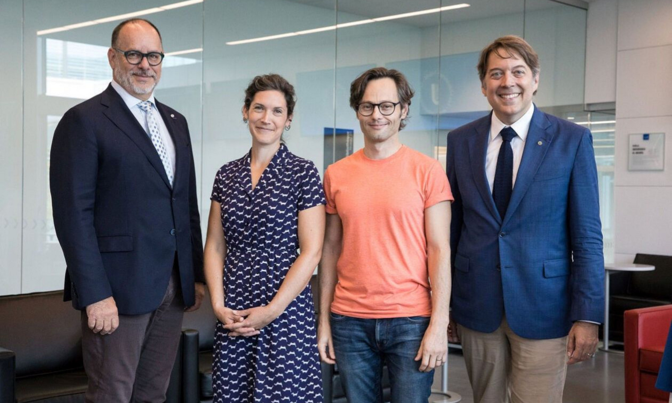 Daniel Jutras, recteur de l’Université de Montréal; les donateurs Angèle St-Pierre et Hugo Larochelle; et Frédéric Bouchard, doyen de la Faculté des arts et des sciences