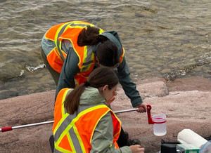 Alors que l'exploitation des métaux stratégiques s'intensifie au Canada, le projet mené par Kevin Wilkinson et son équipe s'inscrit dans un effort coordonné de plusieurs équipes canadiennes.