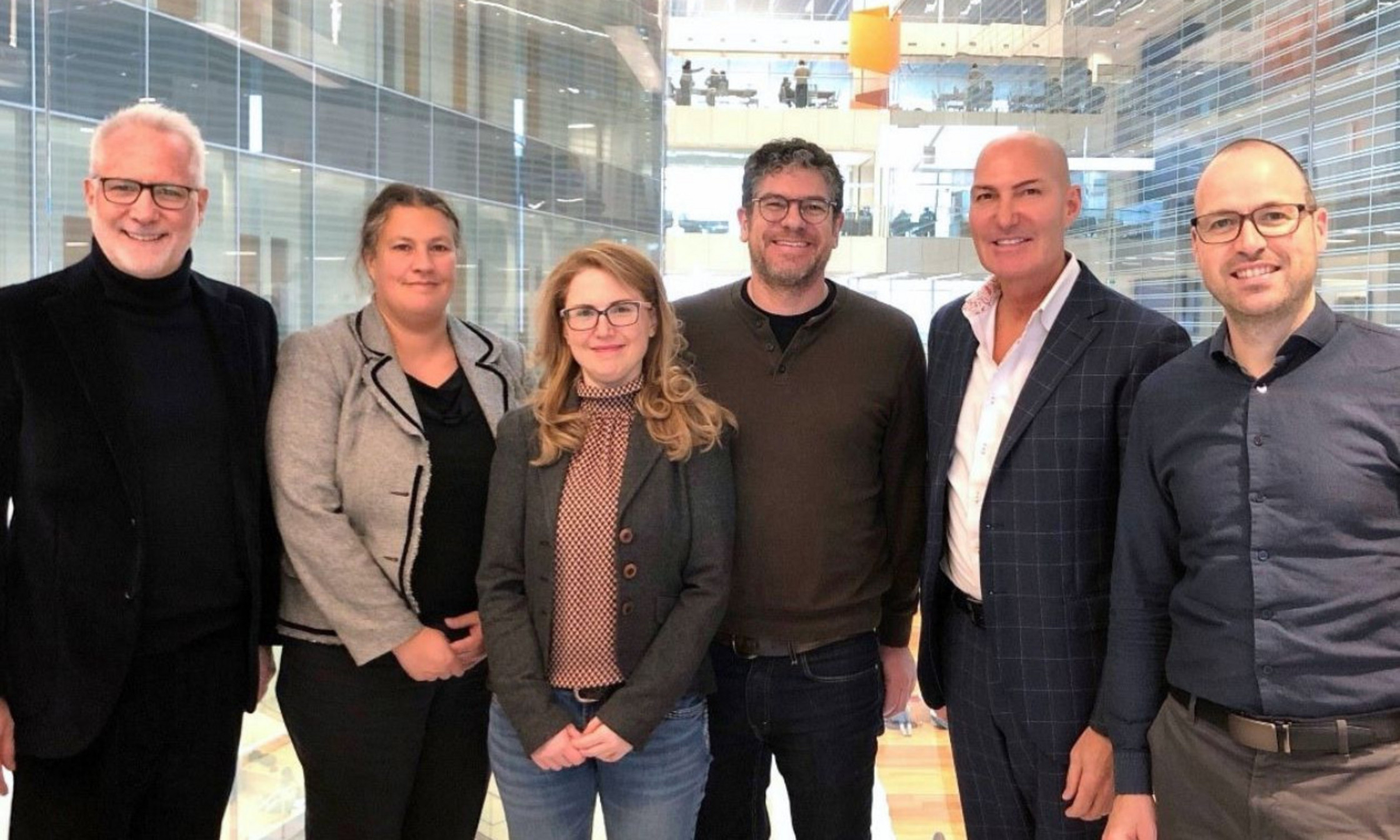 L’équipe d’Anasens en visite au Campus MIL de l’UdeM: de gauche à droite, Louis-François Hogue, investisseur, Nadia Dubé (CFO), Véronique Bougie (CEO), Alexis Vallée-Bélisle (CSO), Eric Dupont, Investisseur principal, et Vincent De Guire (CCO).