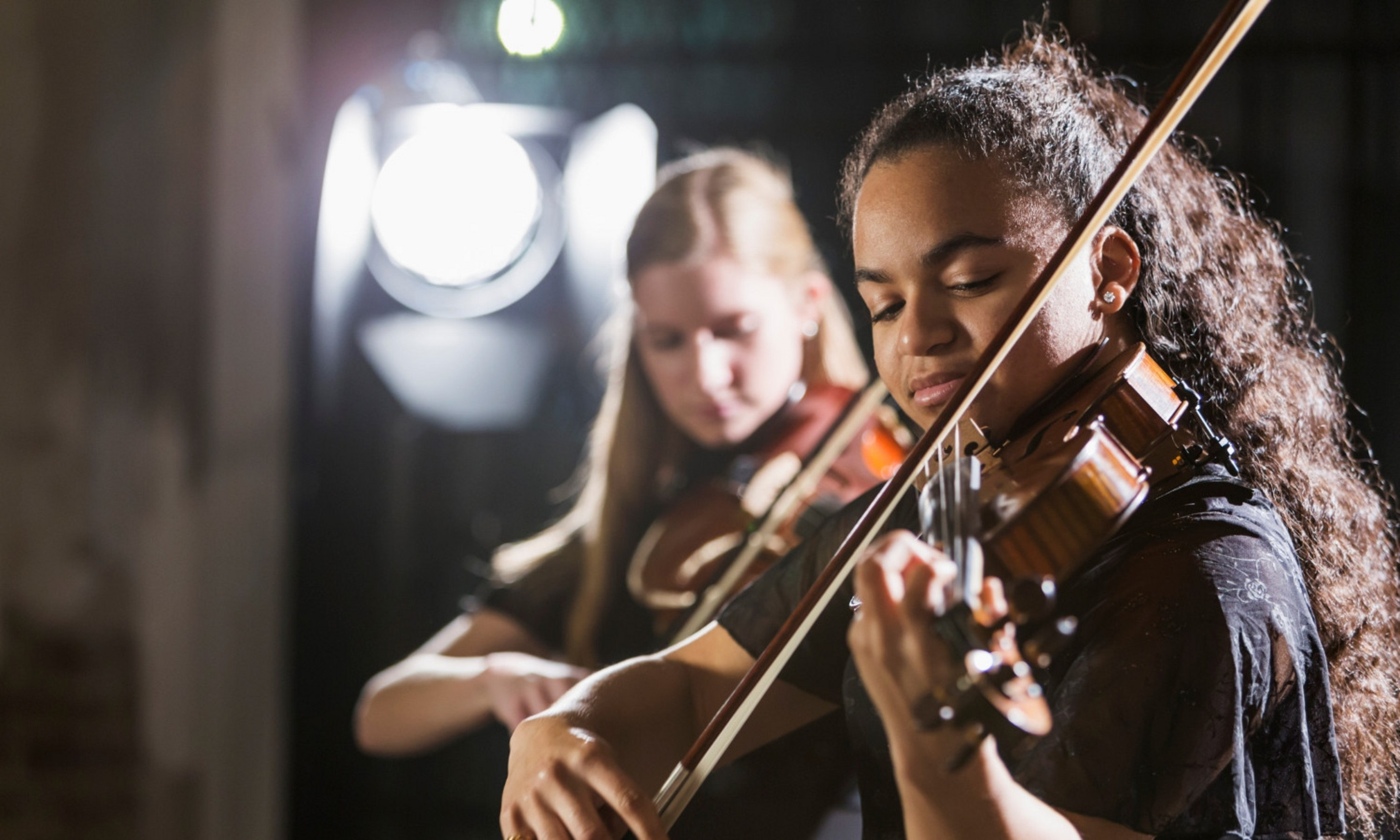 Une étude remet en question l’idée que la pratique musicale développerait systématiquement l’empathie et les comportements prosociaux chez les adultes.