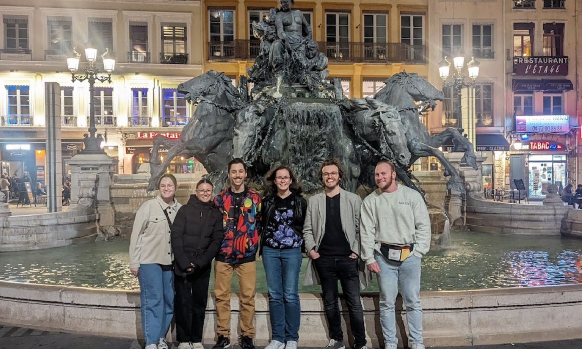 De gauche à droite: Audrey Dewar (UdeS), Victorine Oligny (UdeS), William Bouthillier (UdeS), Marie-Pier Reid (UdeM), Charles Chénier (UdeM) et Justin Desjardins-Michaud (UdeM).