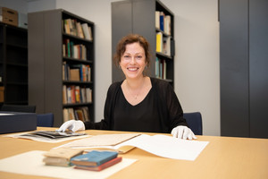 Éléonore Aubut-Robitaille, archiviste à la Division des archives et de la gestion de l'information