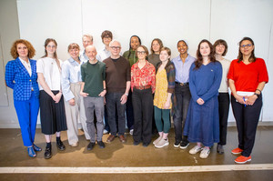 De gauche à droite: Carmela Cucuzzella (doyenne de la Faculté de l'aménagement), Camille Leins (étudiante) Liliana Kovac (étudiante), Mathieu Latulippe et Stephen Schofield (artistes et members du jury) Nicole Valois (professeure à l’École d’urbanisme et d’architecture du paysage), Kamy Rheault (étudiante), Kesso Yali Bah (étudiante), Claire Labrecque (étudiante), Rose Martin (étudiante) et Imen Ben Youssef (directrice de l'École de design).

Rangée de derrière, de gauche à droite: Sylvain Bilodeau (professeur invité à la Faculté de l’aménagement), et les étudiants Charles-Étienne Lebrun, Midleney Kirdlanda Joseph et Salomé Magne.
