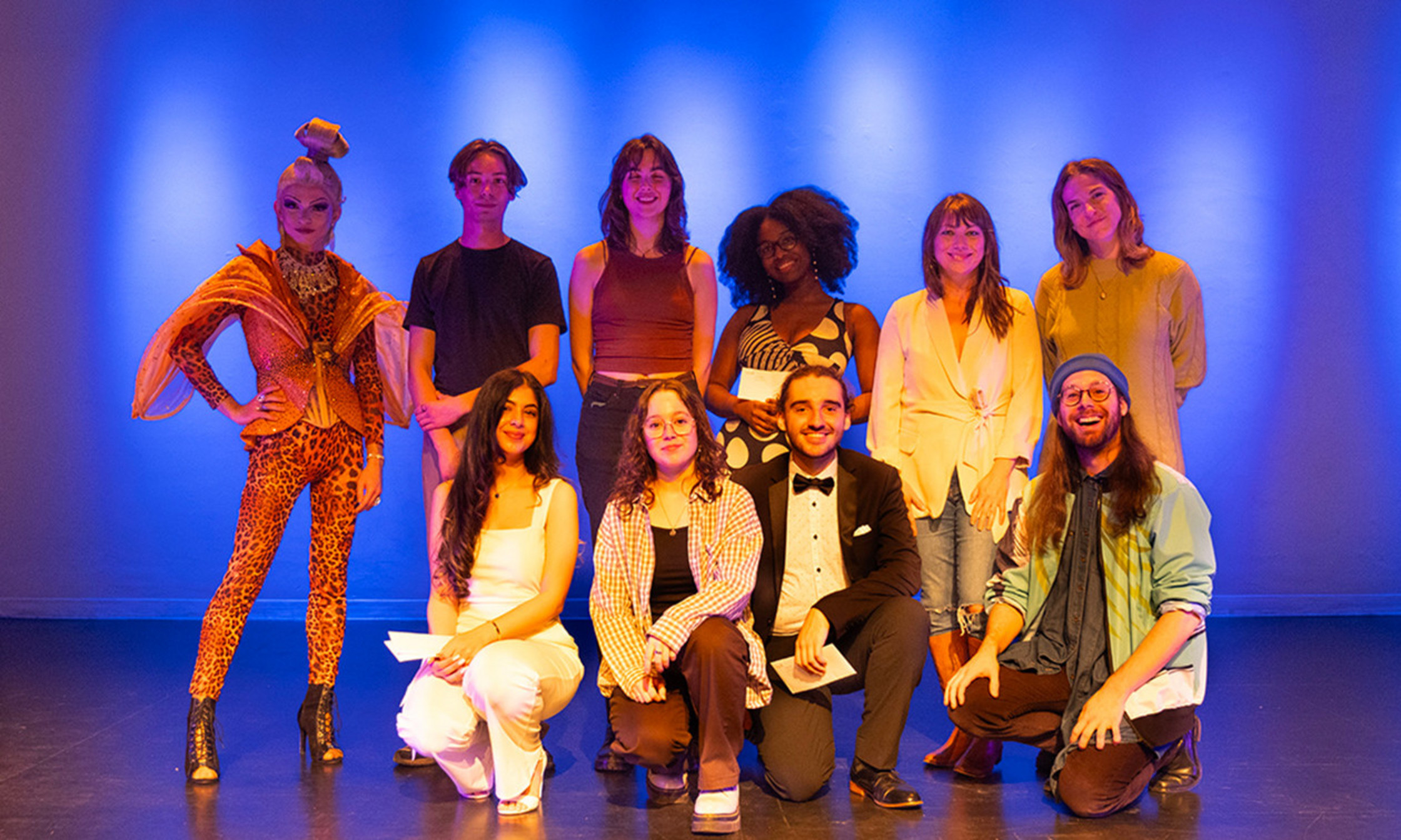 De gauche à droite, rangée du haut: Alexandra Moss (Alexandre Viévard), Roman Yves-Dupuy, Émilie Bédard, Jose Danielle Beauvil, Geneviève Jodoin et Marie-France Jacques. De gauche à droite, rangée du bas: Shahd Al Nabwani, Bianca Matos (Bianca Ferreira), Antoine Fradkin et Adam Provencher