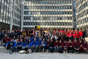 Le tournoi e est une véritable arène intellectuelle où les équipes s'affrontent au cours de «joutes oratoires scientifiques», présentant leurs résultats, défendant leurs stratégies et critiquant de manière constructive les approches adverses.