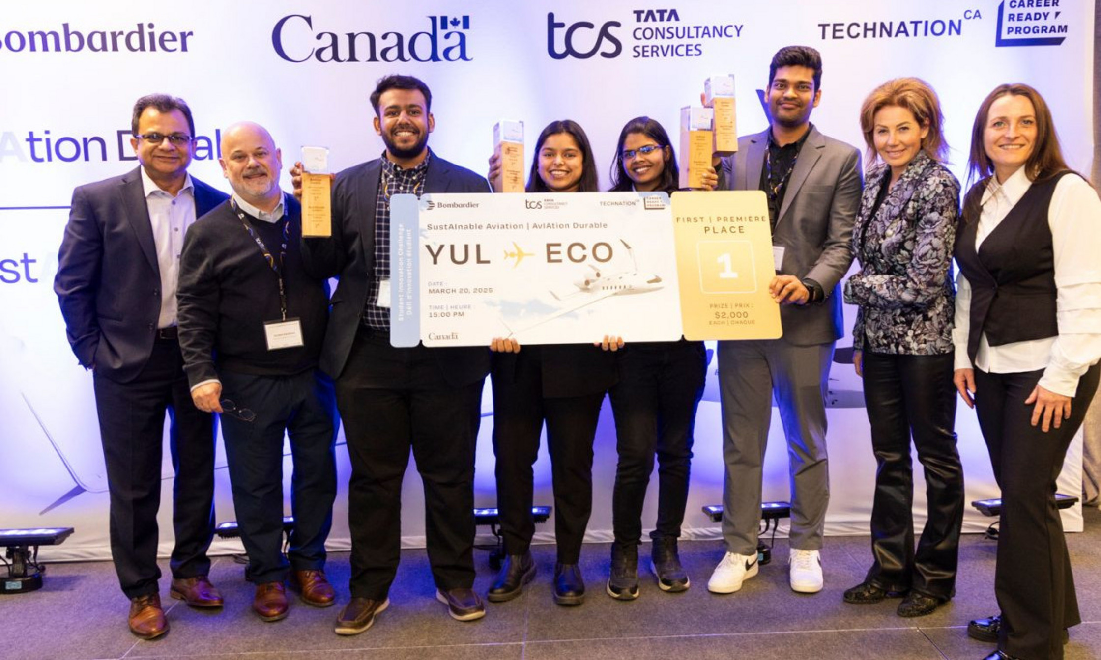 Les étudiants de l'UdeM ayant remporté la première place au Défi AvIAtion