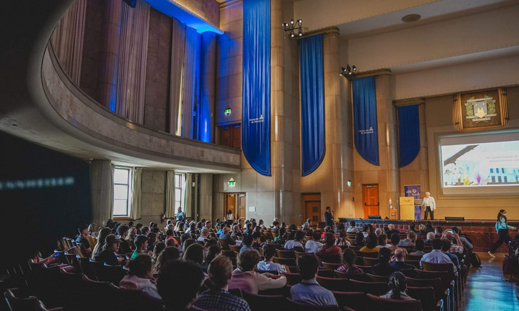 For its first major conference, the Université de Montréal's Institut Courtois hosted Anne L'Huillier, winner of the 2023 Nobel Prize in Physics for her pioneering work in attosecond science. On October 15 and 16, this event brought together internationally renowned specialists to explore light-matter processes, central to the discovery of new materials.