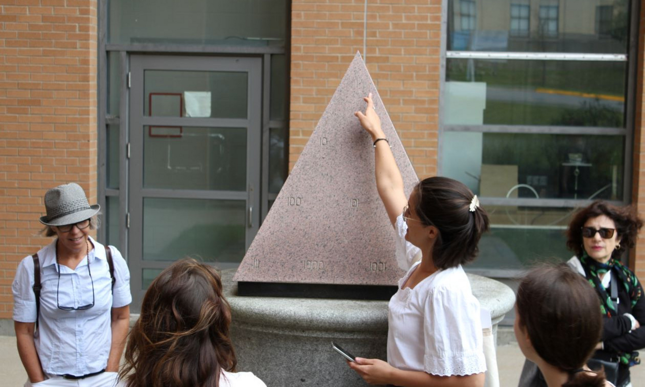 Une promenade artistique sur le campus de l’UdeM avec Lena Krause.
