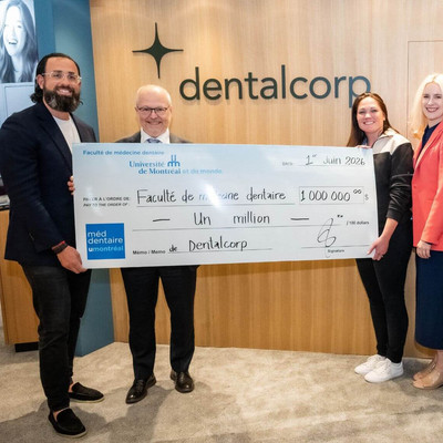 Des représentants de Dentalcorp et de l'Université de Montréal soulignent l'annonce du Fonds Dentalcorp, un engagement de 1 million de dollars envers la Faculté de médecine dentaire. De gauche à droite: Nate Tchaplia, président, Dentalcorp; Dr Hugo Ciaburro, doyen, Faculté de médecine dentaire, Université de Montréal; Alexandra Murray, directrice, Recrutement d'associés, Québec, Dentalcorp; Emilie L. Cayer, directrice générale de la philanthropie, Université de Montréal; Joe Farra, vice-président, Recrutement d'associés, Dentalcorp; Alain Maranda, directeur, Développement des partenariats, Québec, Dentalcorp; Joe Spagnuolo, vice-président principal, Québec, Dentalcorp.
