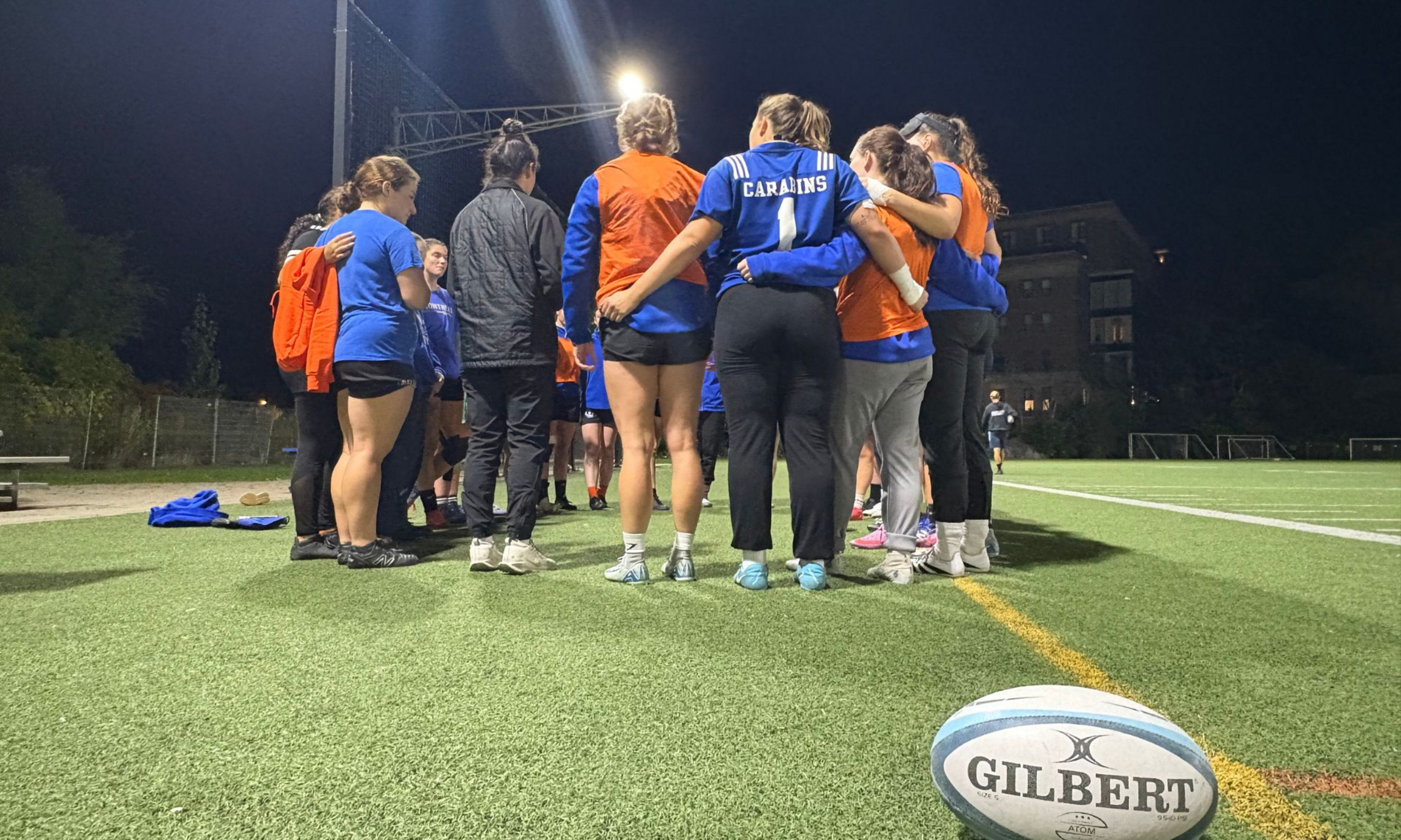 L'équipe des joueuses de rugby des Carabins.