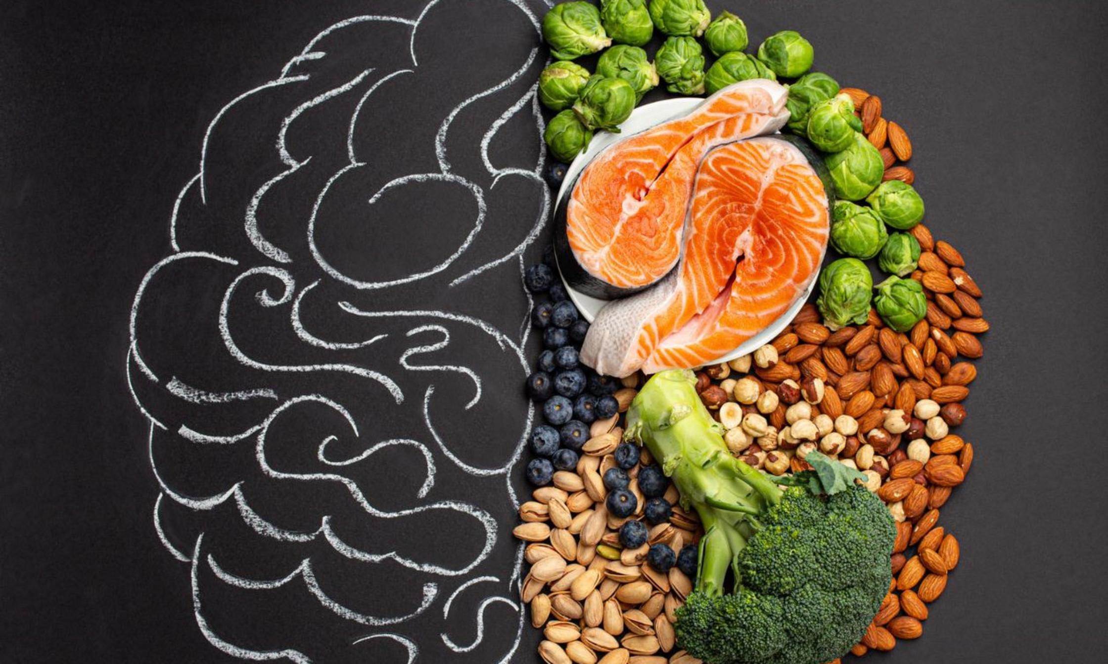 Le Guide alimentaire pour un cerveau en santé se distingue par l’importance qu’il accorde aux aliments suivants: les petits fruits, les noix de Grenoble et les poissons gras, les légumes crucifères et verts feuillus.